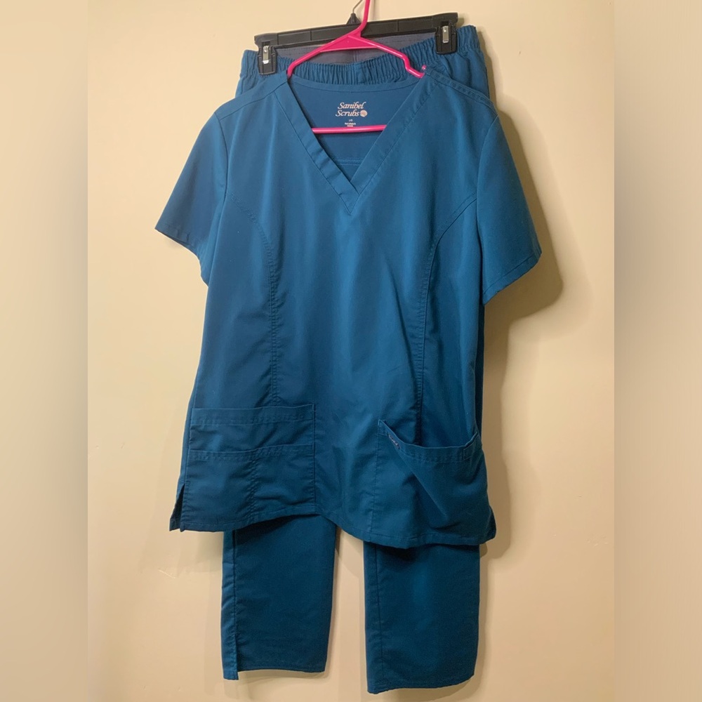 Set of scrubs